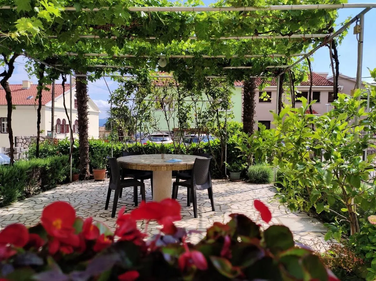 Vladimir 4+1 Apartment Crikvenica Croatia