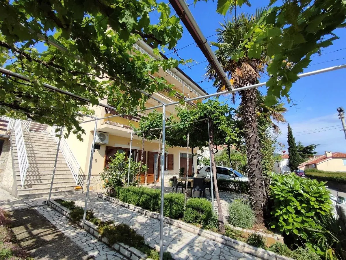 Vladimir 4+1 Apartment Crikvenica
