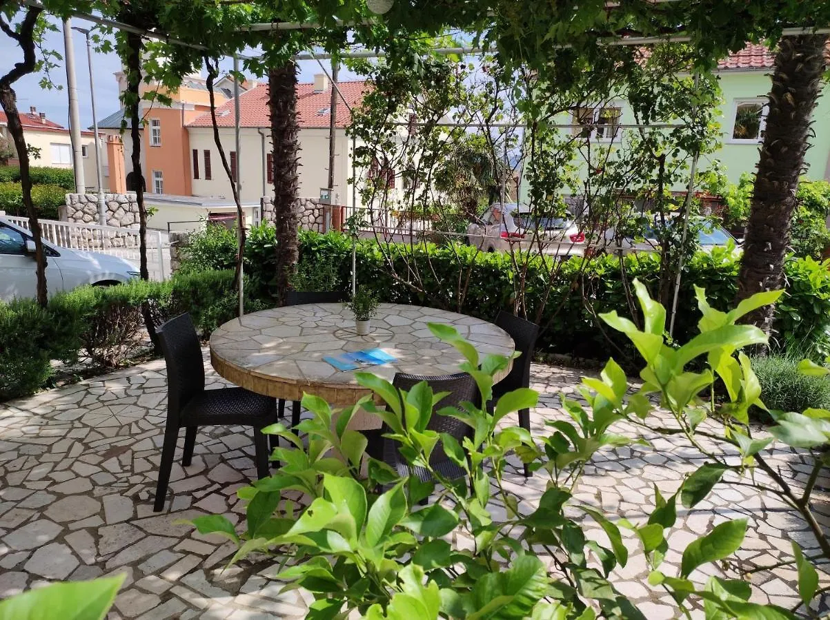 Vladimir 4+1 Apartment Crikvenica