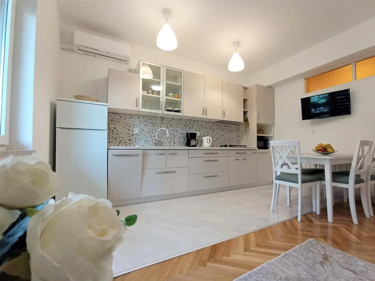 Vladimir 4+1 Apartment Crikvenica